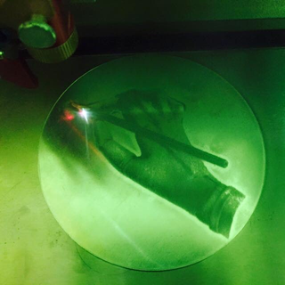 Visual Making, Fase di incisione in lasercut su alluminio.