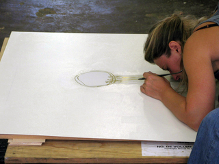 No ar, Controllo e ritocco matrici dopo la posa dei teli serigrafici.