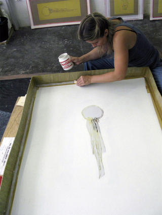 No ar, Preparazione delle sponde di contenimento per per la fase di acidatura.