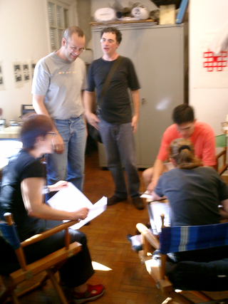 Cinco artistas Grandes Formatos, Helena Freddi, Francisco Josè Maringelli, Jacques Jeison, Augusto Sampaio e Daniela Lorenzi in atelier HF a San Paolo durante un incontro in una fase di preparazione.  