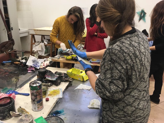 La stampa per l'arte, Gli studenti in fase di stampa.