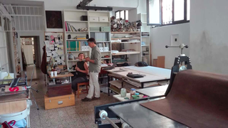 A minha amata-mata, Daniela Lorenzi con l'architetto Magoni in studio. 