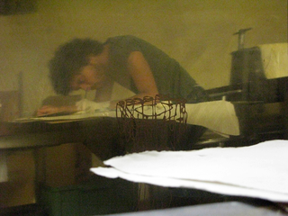 No ar, Kaloan Meenochite nelle fasi finali della stampa.