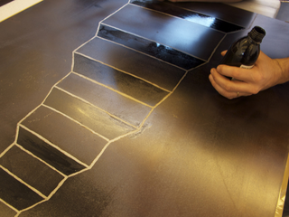 Tu sei un albero io sono un sasso, Preparazione delle matrici. Stesura della vernice protettiva.