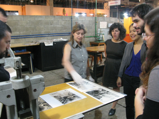 Oficinas de creatividade, La litografia su pietra e i supporti alternativi. La tecnica del Gumprint.